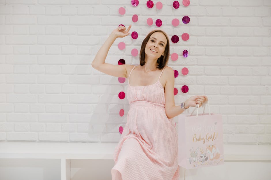 Smiling pregnant woman in pink enjoying baby shower indoors. décoration baby shower fille